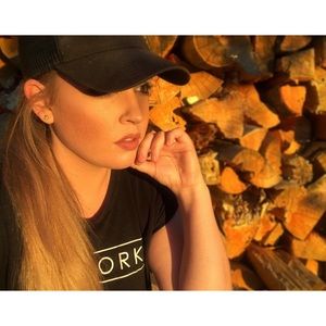 Meet your Posher, Hannah